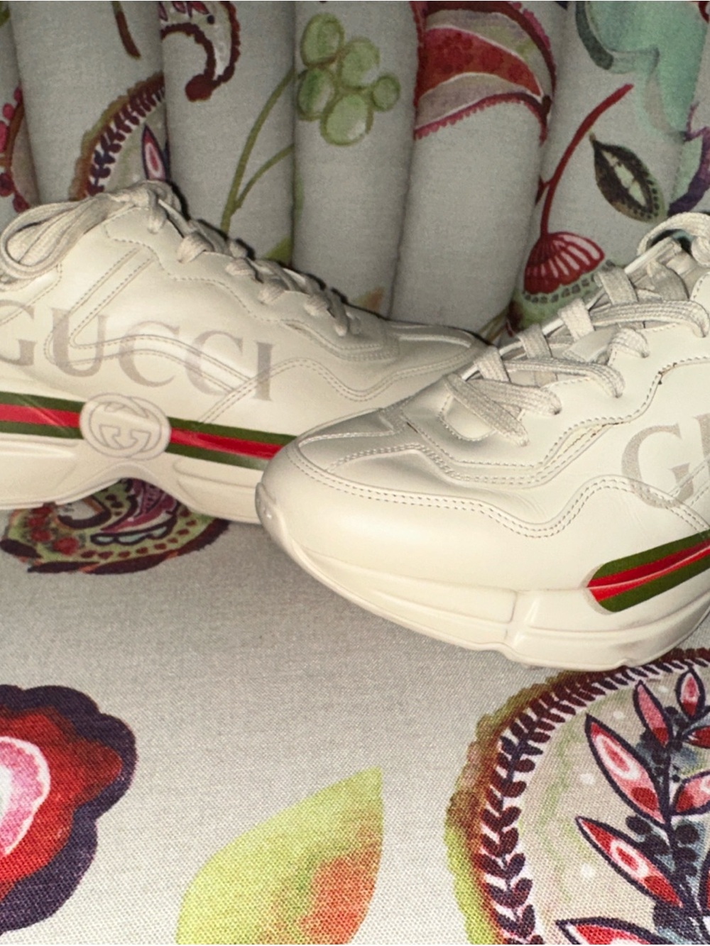 Gucci Cream Leather Sneakers with Red and Green Stripe - Men
